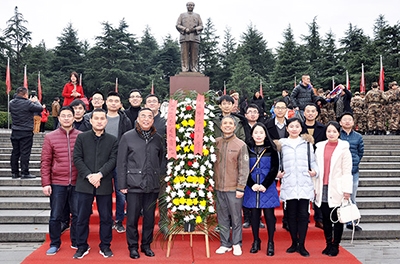 国产福利一区二区三区在线视频党支部在韶山举行了“重温入党誓词”活动